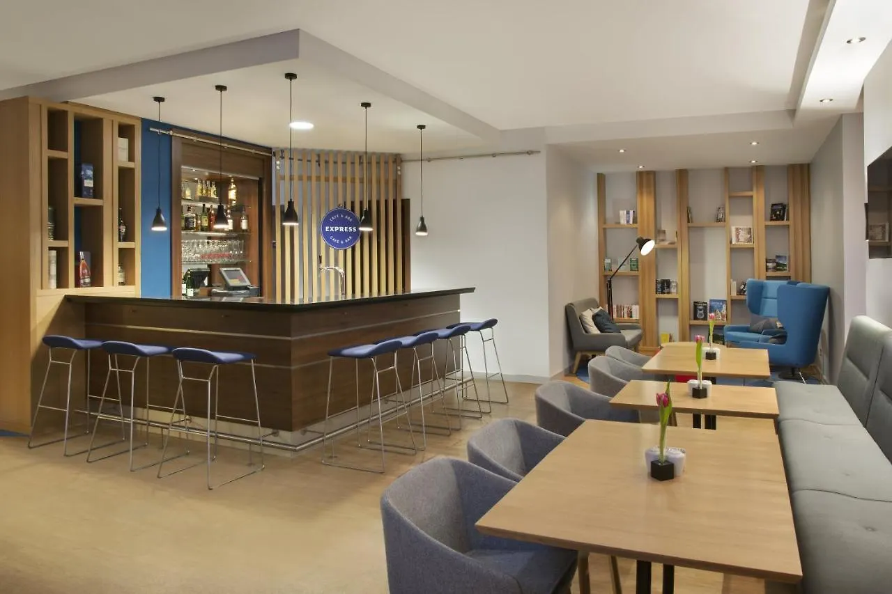 Holiday Inn Express Stuttgart Airport, An Ihg Hotel Leinfelden-Echterdingen